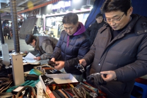 [주말 인사이드] 이 아저씨들 뜨면 남대문 시장 발칵 뒤집힌다는데…