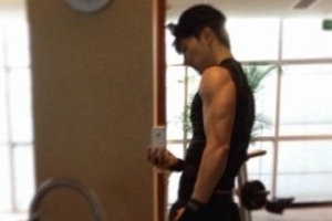 장우혁 헬스 인증샷, 헐크 뺨치는 팔근육 ‘입이 떡..’