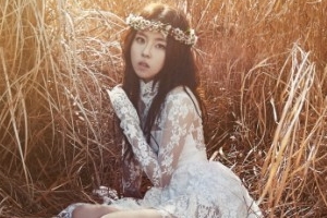 도희 웨딩 화보, 갈대밭에 누워 뇌쇄적 눈빛 ‘남심 흔들’