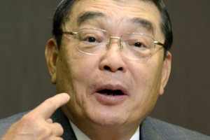 ‘망언’ NHK회장 치고 빠지기