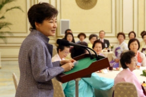 朴대통령 “하루속히 日정치권 바른길로 돌아왔으면”