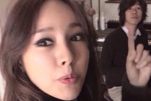 이효리 코믹 셀카, 이상순 표정 폭소 ‘결혼 후 미모에 물오르는 부부?’