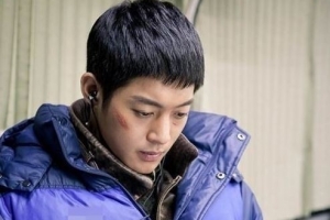 김현중 대본 열공, 얼굴에 스크래치 내도 ‘눈부신 비주얼’