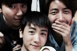 박형식 아기 인형 인증샷 ‘인형보다 더 좋은 피부’ 화들짝