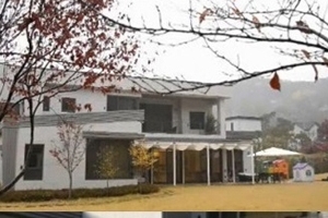 ‘이영애 전원주택’ 집 전격 공개…가격·평수 화제