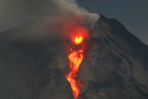 수마트라 화산 분출 지속…사망자 15명으로 증가