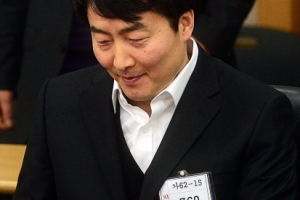 피고인석 앉은 이석기 의원 웃음 의미는?