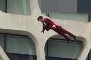 ‘별에서 온 그대’ 신성록 스포일러, 건물에 왜 매달려있지? ‘경악’