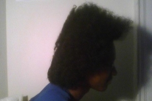 강철 머리카락 가진 남자, 잠시 벽 기댔을 뿐인데.. ‘대 폭소’