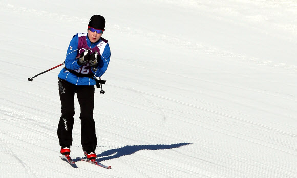 여자 크로스컨트리 국가대표 이채원이 3일(현지시간) 오전 러시아 소치 산악 클러스터 라우라(Laura) 크로스컨트리 스키-바이애슬론 센터 경기장에서  훈련에 열중하고 있다.  연합뉴스