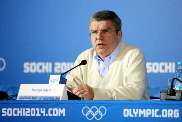 토마스 바흐 국제올림픽위원회(IOC) 위원장이 3일 러시아 소치 메인프레스센터에서 기자간담회를 갖고 있다.  연합뉴스