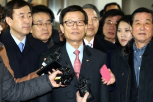 윤진식 의원도 ‘저축銀 비리’ 무죄… 檢 부실수사 논란