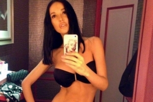 자밀라 급노화 이유, 남친이 얼마나 괴롭혔기에.. ‘깡마른 몸매’