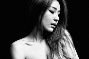 윤형빈 승리에 로드걸 ‘박시현’ 주가 급상승…예술몸매 화제