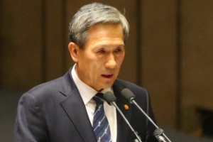 野 “김관진 軍대선개입 보고받아” vs 金 “사실아냐”