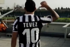 테베즈 ‘신기(神技)의 킥’ 포착, 100m 거리 목표물 명중