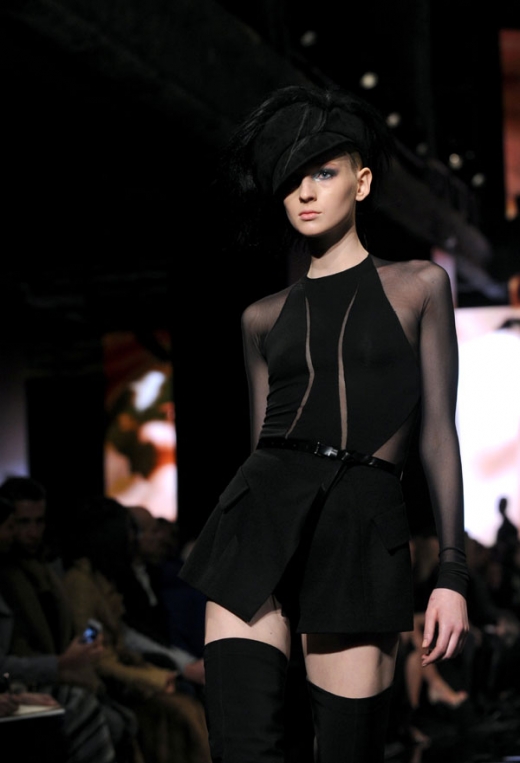 10일(현지시간) 뉴욕 패션위크에서 디자이너 브랜드 ‘도나카란’이 2014 가을 컬렉션을 선보이고 있다. 6일 막을 올린 뉴욕 패션위크는 13일까지 이어질 예정이다.  <br>AP/뉴시스