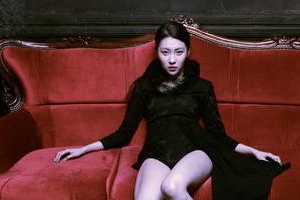 선미 보름달, 섹시한 뱀파이어로 변신 ‘이번에도 맨발일까?’