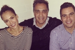 섹시스타 제시카 알바, 아버지·남편과 함께 ‘찰칵’