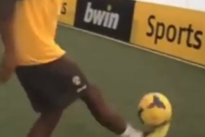 폴 포그바, 눈 가린채 환상적 ‘볼 리프팅’ 화제