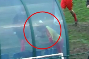 너무 기뻐서! 황당 골 세레머니로 퇴장당한 축구선수