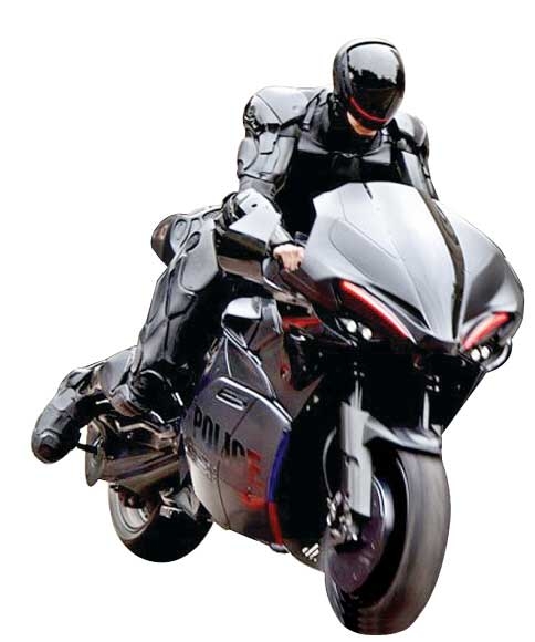 묵직한 은색 슈트를 입고 경찰차를 타고 다니던 1987년의 로보캅은 2014년 세련된 블랙 슈트로 갈아입고 최첨단 바이크로 디트로이트시를 활보한다.