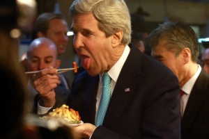 朴대통령 “통일 한국 핵무기 보유 않을 것” 케리 “한·미훈련-이산상봉 결부 옳지 않아”