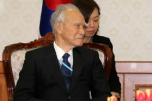 “침략 사과 담화는 각의 결정… 아베 내각도 계승”