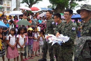 “태풍 피해 필리핀 학교·병원 복구… 한국만 계속 도와”