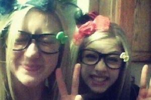 그레이시 동양인비하, 뿔테 쓰고 눈 잔뜩 찡그리며 하는 말 ‘경악’