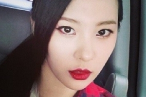 선미 흑발 셀카, ‘살짝 벌린 입술’ 하의실종 입고 쩍벌춤까지.. ‘경악’