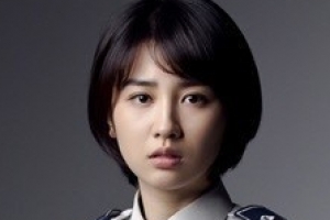 박하선, 제복 입어도 숨길 수 없는 몸매 ‘권총 들어도 청순?’