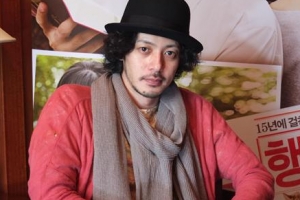 너무 빠른 디지털 세상  아주 느린 오다기리 조 ‘행복한 사전’을 채우다