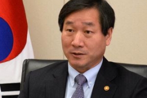 “공무원 선거중립 훼손  법에 따라 엄중 처벌”