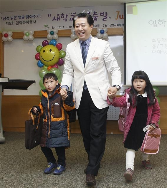 삼성 얼굴 기형수술 초등생 입학 축하 