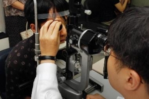 때 아닌 각결막염 기승… 안대보다 선글라스를