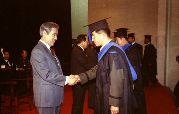 국방대학원 졸업식에 참석한 노태우 대통령