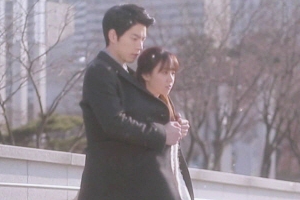 ‘여자만화 구두’ 한승연 홍종현 백허그, 첫 회부터 밀착 스킨십