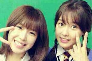 ‘처용’ 오지은 전효성 교복 셀카 동안미모 눈길