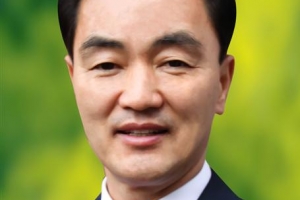 “다들 하는 출판기념회… 기부로 마무리해 기뻐”