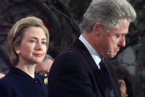 클린턴 기록물 새달 공개… 힐러리 대권에 타격?