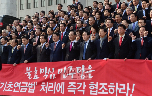 與 “기초연금법 처리 협조하라” 