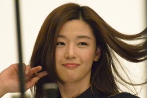 전지현 화보 같은 광고 촬영장 비하인드 컷 공개