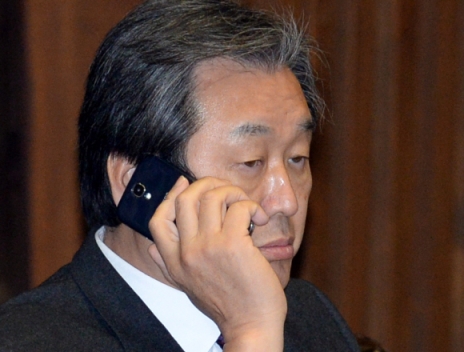 [포토] 통화하는 김무성의원