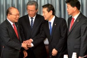 “어르신표 깎일라”… 여야 ‘기초연금 여론전’