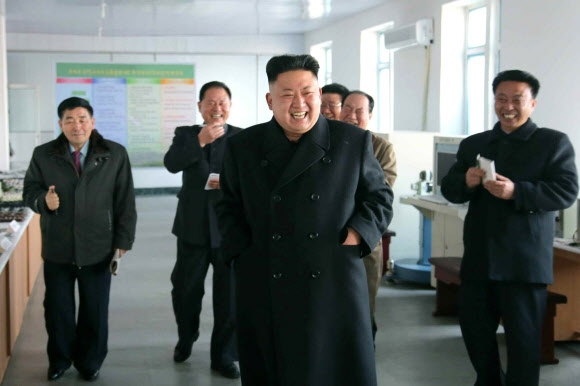 北 김정은, 전자설비 생산공장 방문