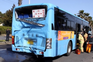 제주서 버스 등 3중 추돌…1명 사망·30여명 부상