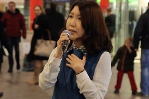 창작뮤지컬 선율 체코인과 주거니 받거니… 유럽 거리를 사로잡다