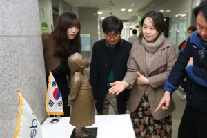 성북구 ‘소녀의 꿈’ 동상 화제