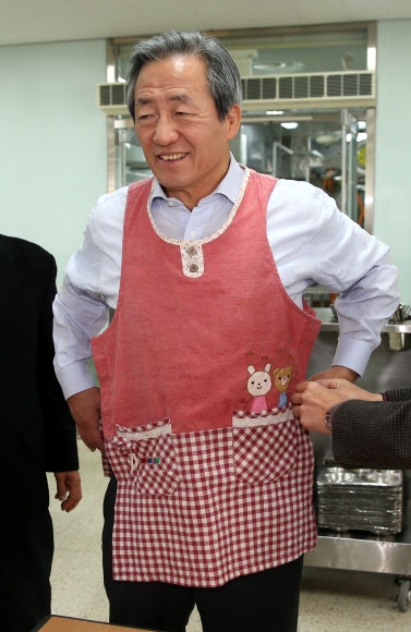 배식봉사 나선 정몽준 의원